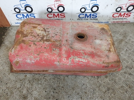 Massey Ferguson 135 Solid Original Fuel Tank 897401m91, 897390m91, 897390m91 - Brandstoftank voor Tractor: afbeelding 1 Massey Ferguson 135 Solid Original Fuel Tank 897401m91, 897390m91, 897390m91 - Brandstoftank voor Tractor: afbeelding 1
