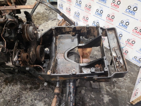Massey Ferguson 4245, 4255, 4265 Front Axle Support Frame Bolster 3813154m91 - Ophanging: afbeelding 1 Massey Ferguson 4245, 4255, 4265 Front Axle Support Frame Bolster 3813154m91 - Ophanging: afbeelding 1