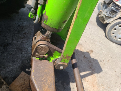 Merlo P28.7 Kt Headstock - Snelwissel voor Verreiker: afbeelding 3 Merlo P28.7 Kt Headstock - Snelwissel voor Verreiker: afbeelding 3