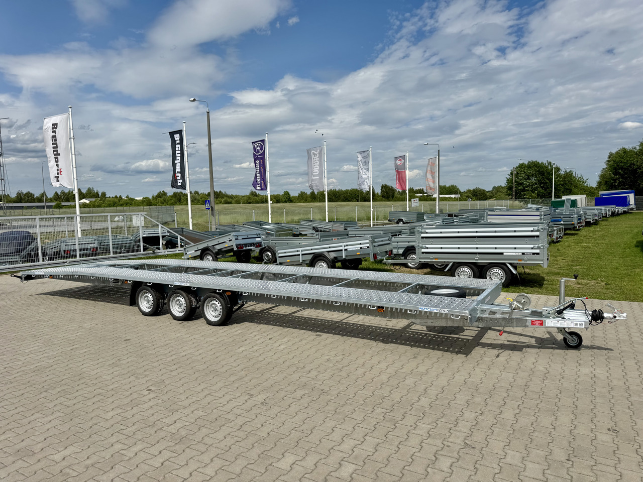 NIEWIADÓW Indiana 9m x 2.1 m | 3.5T - Autotransport aanhangwagen: afbeelding 2 NIEWIADÓW Indiana 9m x 2.1 m | 3.5T - Autotransport aanhangwagen: afbeelding 2
