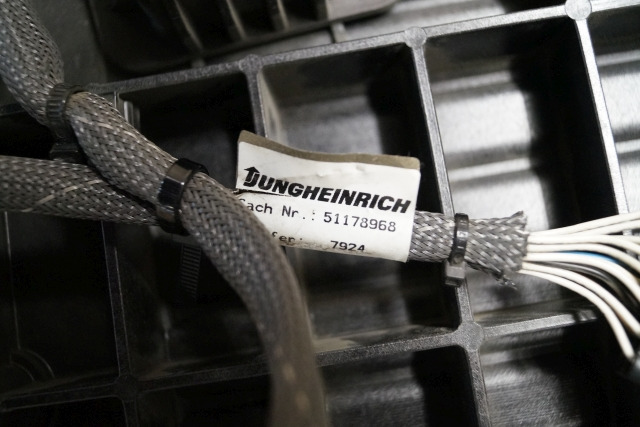 Jungheinrich 51189782 | Vloerplaat Floorplate ETV from Year 2011 Driving pedal 5 Vloerplaat Floorplate ETV from Year 2011 Driving pedal 51443197 Brake pedal 51198398 Kill switch 51188550 kabel 51178968 - Frame/ Chassis voor Intern transport: afbeelding 3 Jungheinrich 51189782 | Vloerplaat Floorplate ETV from Year 2011 Driving pedal 5 Vloerplaat Floorplate ETV from Year 2011 Driving pedal 51443197 Brake pedal 51198398 Kill switch 51188550 kabel 51178968 - Frame/ Chassis voor Intern transport: afbeelding 3