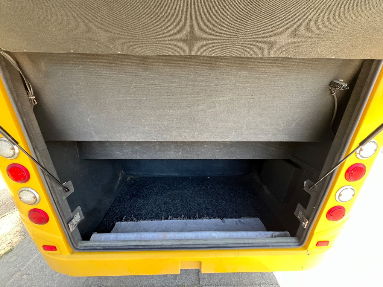 Leasing Iveco Rosero First / 24+1+1 / Telma/ EURO6 Iveco Rosero First / 24+1+1 / Telma/ EURO6: afbeelding 9 Leasing Iveco Rosero First / 24+1+1 / Telma/ EURO6 Iveco Rosero First / 24+1+1 / Telma/ EURO6: afbeelding 9