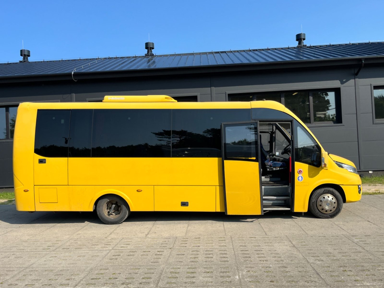 Iveco Rosero First / 24+1+1 / Telma/ EURO6 - Touringcar: afbeelding 2 Iveco Rosero First / 24+1+1 / Telma/ EURO6 - Touringcar: afbeelding 2