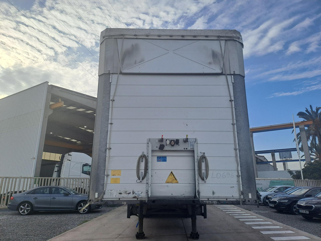 Schmitz Cargobull SCS24/L Varios - Schuifzeiloplegger: afbeelding 2 Schmitz Cargobull SCS24/L Varios - Schuifzeiloplegger: afbeelding 2