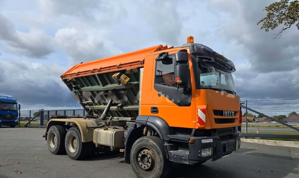 Iveco Trakker AD 360 – Trójstronny Wywrotka Meiller – 6x4 – Euro 5 - 279.067 km - Kipper vrachtwagen: afbeelding 2 Iveco Trakker AD 360 – Trójstronny Wywrotka Meiller – 6x4 – Euro 5 - 279.067 km - Kipper vrachtwagen: afbeelding 2