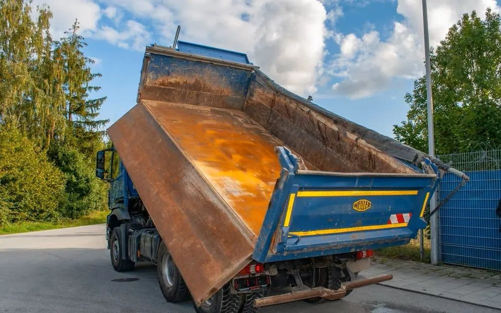 Mercedes-Benz Arocs 2652 6x4 – Wywrotka trójstronna Meiller z Bordmatik (Euro 6) - Kipper vrachtwagen: afbeelding 5 Mercedes-Benz Arocs 2652 6x4 – Wywrotka trójstronna Meiller z Bordmatik (Euro 6) - Kipper vrachtwagen: afbeelding 5