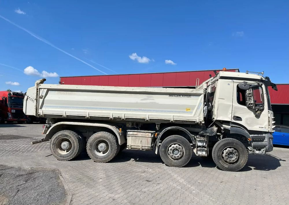 Mercedes-Benz Arocs 3246 / 8x4 / Trójstronna Wywrotka / Bordmatic / Euro 6 / Uszkodzony - Kipper vrachtwagen: afbeelding 5 Mercedes-Benz Arocs 3246 / 8x4 / Trójstronna Wywrotka / Bordmatic / Euro 6 / Uszkodzony - Kipper vrachtwagen: afbeelding 5