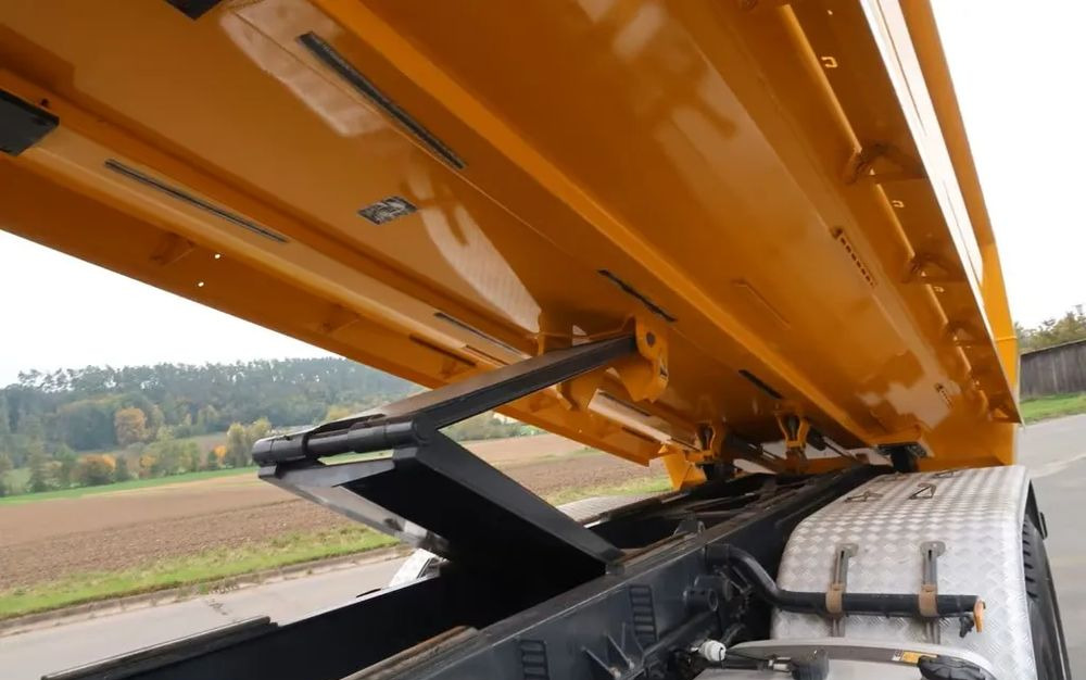 Mercedes-Benz Arocs 3251 / 8x4 / Wywrotka Meiller 3- stronna / Euro 6d / Przebieg: 215 600 km - Kipper vrachtwagen: afbeelding 5 Mercedes-Benz Arocs 3251 / 8x4 / Wywrotka Meiller 3- stronna / Euro 6d / Przebieg: 215 600 km - Kipper vrachtwagen: afbeelding 5