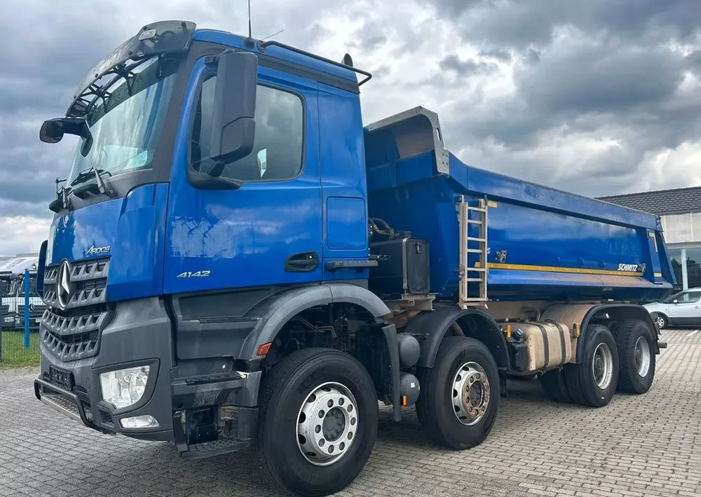 Mercedes-Benz Arocs 4142 | Wywrotka Schmitz | 8x4 | Euro 6 | Klima | Retarder | 242 598 km - Kipper vrachtwagen: afbeelding 4 Mercedes-Benz Arocs 4142 | Wywrotka Schmitz | 8x4 | Euro 6 | Klima | Retarder | 242 598 km - Kipper vrachtwagen: afbeelding 4