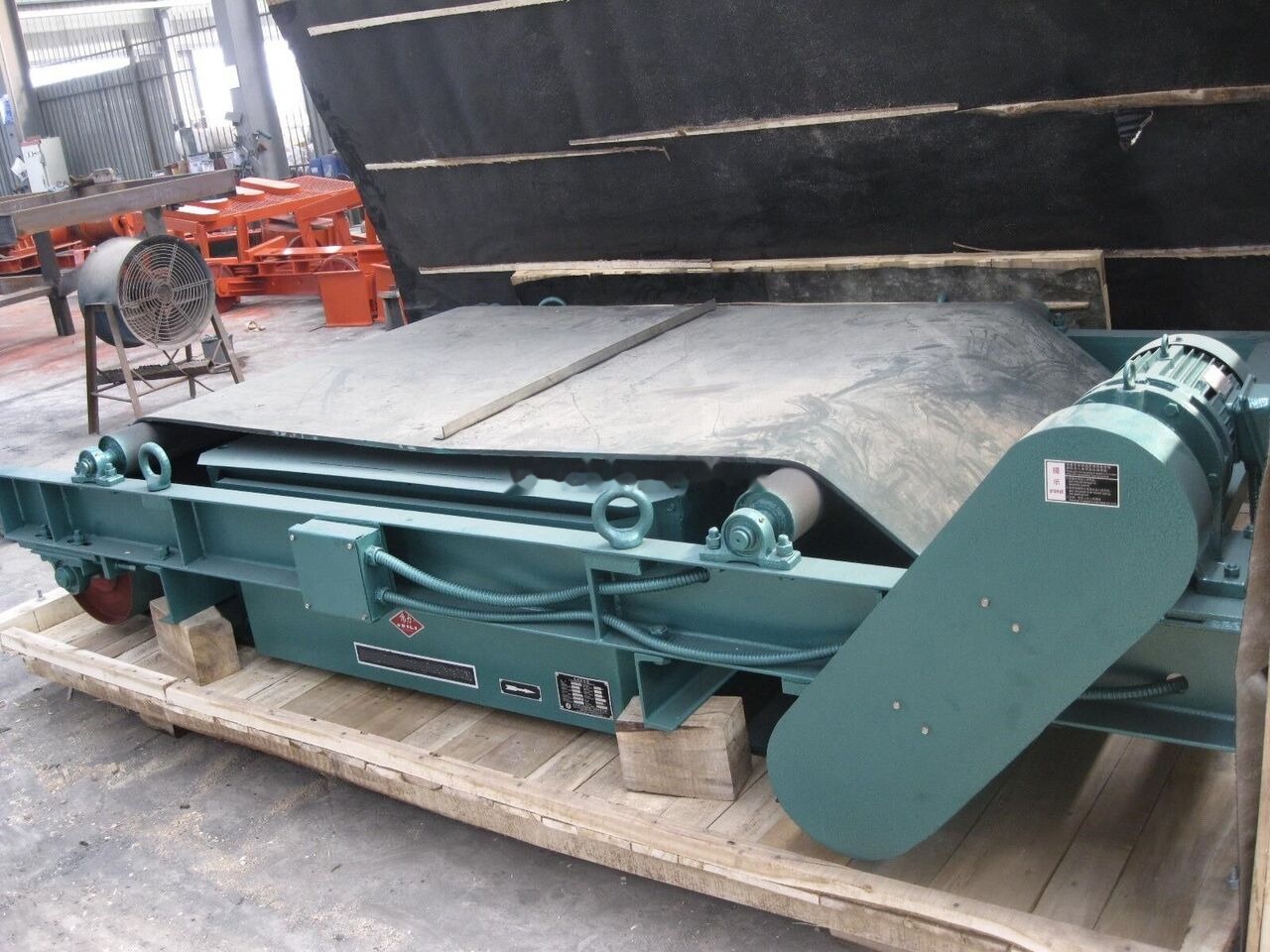 Kinglink B800 Magnetic Separator for remove iron and steels - Lopende band: afbeelding 2 Kinglink B800 Magnetic Separator for remove iron and steels - Lopende band: afbeelding 2