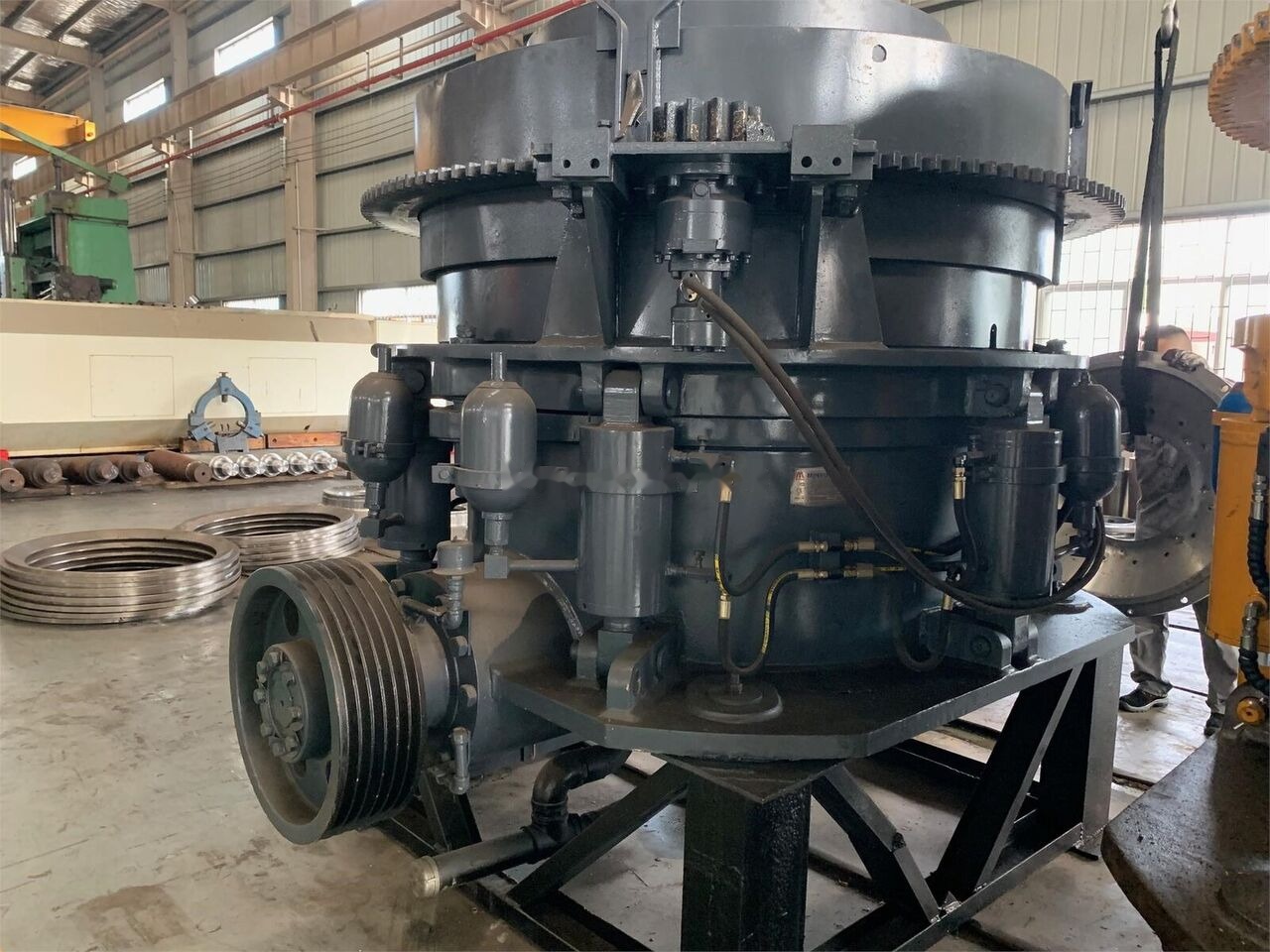 Kinglink MSC300 Hydraulic Cone Crusher - Kegelbreker: afbeelding 1 Kinglink MSC300 Hydraulic Cone Crusher - Kegelbreker: afbeelding 1