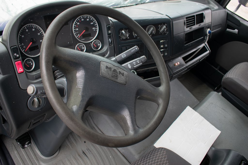 MAN TGL - Instrumentenpaneel voor Vrachtwagen: afbeelding 1 MAN TGL - Instrumentenpaneel voor Vrachtwagen: afbeelding 1