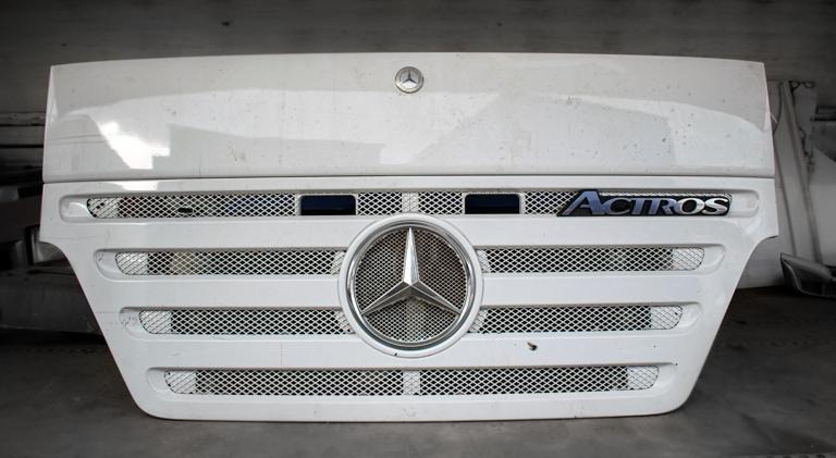 MERCEDES-BENZ ACTROS MEGA SPACE MP II - Motorkap voor Vrachtwagen: afbeelding 1 MERCEDES-BENZ ACTROS MEGA SPACE MP II - Motorkap voor Vrachtwagen: afbeelding 1