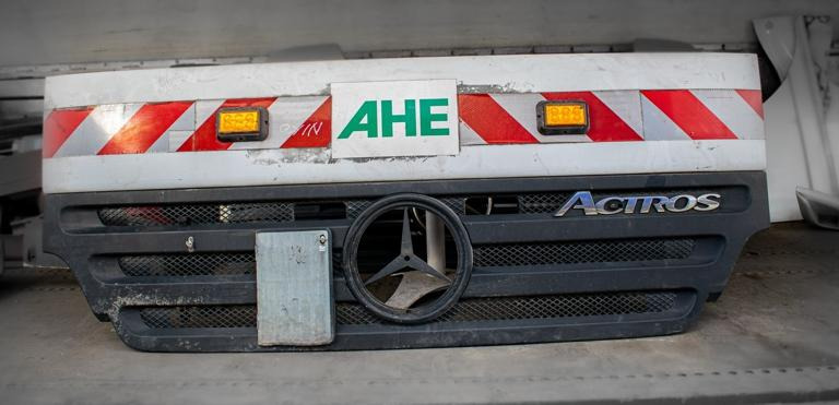 MERCEDES-BENZ ACTROS MP II MEGA - Motorkap voor Vrachtwagen: afbeelding 1 MERCEDES-BENZ ACTROS MP II MEGA - Motorkap voor Vrachtwagen: afbeelding 1