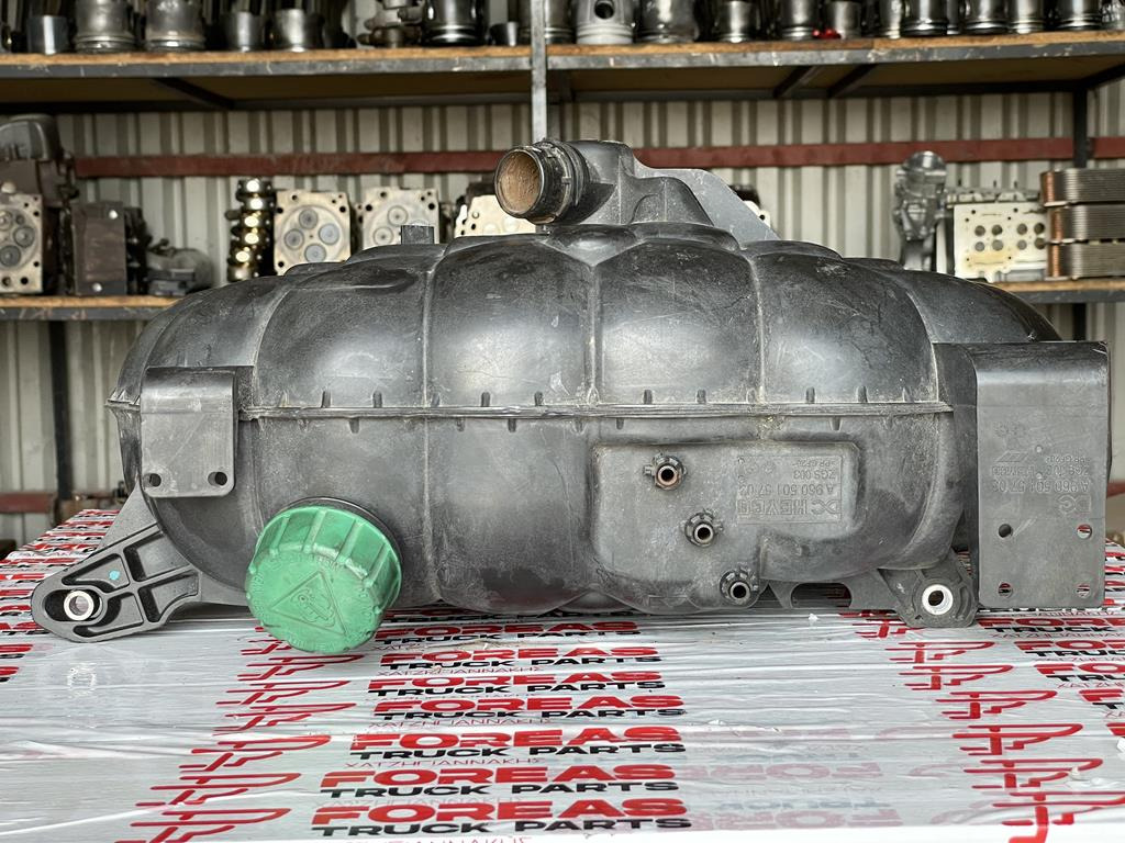 MERCEDES-BENZ ACTROS MP4 ZGS 004 - A 960 501 5703 - Expansietank voor Vrachtwagen: afbeelding 3 MERCEDES-BENZ ACTROS MP4 ZGS 004 - A 960 501 5703 - Expansietank voor Vrachtwagen: afbeelding 3