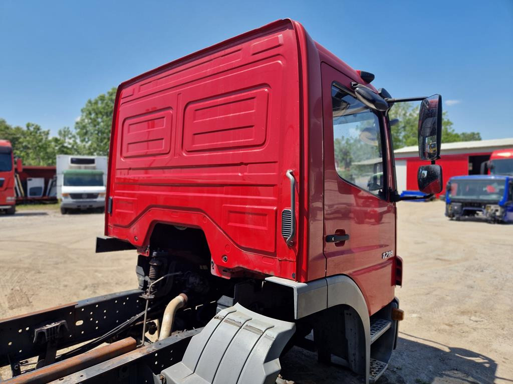 MERCEDES-BENZ ATEGO 2 1218 - Cabine voor Vrachtwagen: afbeelding 4 MERCEDES-BENZ ATEGO 2 1218 - Cabine voor Vrachtwagen: afbeelding 4