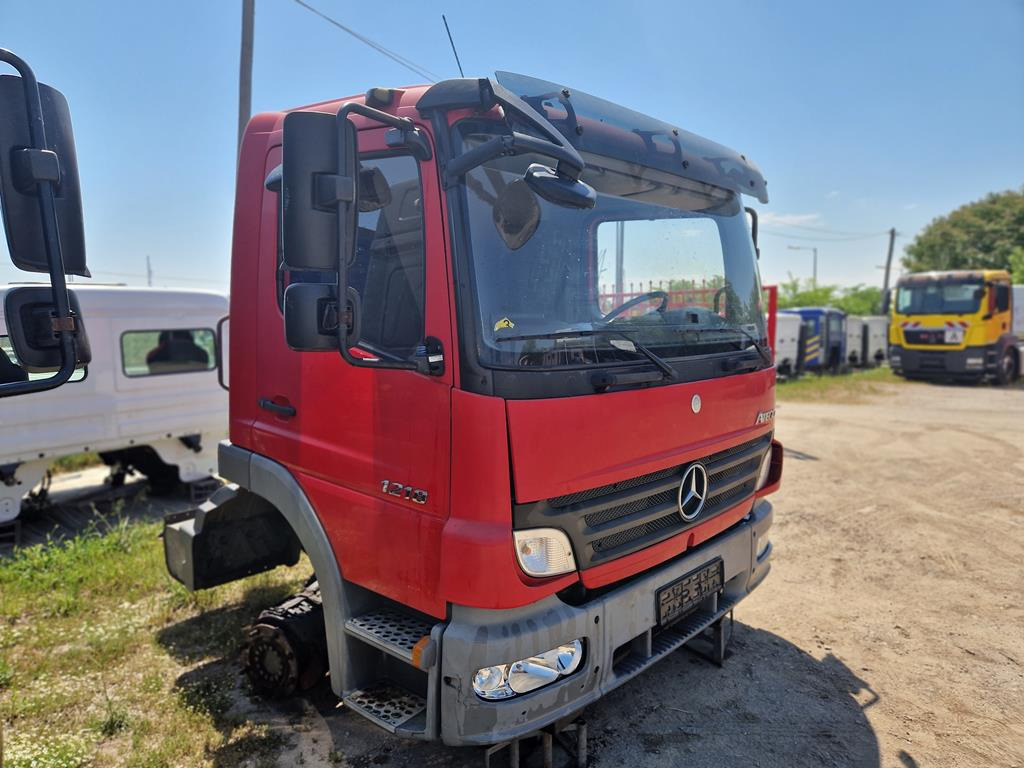 MERCEDES-BENZ ATEGO 2 1218 - Cabine voor Vrachtwagen: afbeelding 2 MERCEDES-BENZ ATEGO 2 1218 - Cabine voor Vrachtwagen: afbeelding 2
