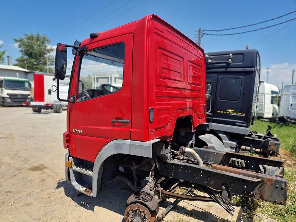 MERCEDES-BENZ ATEGO 2 1218 - Cabine voor Vrachtwagen: afbeelding 3 MERCEDES-BENZ ATEGO 2 1218 - Cabine voor Vrachtwagen: afbeelding 3