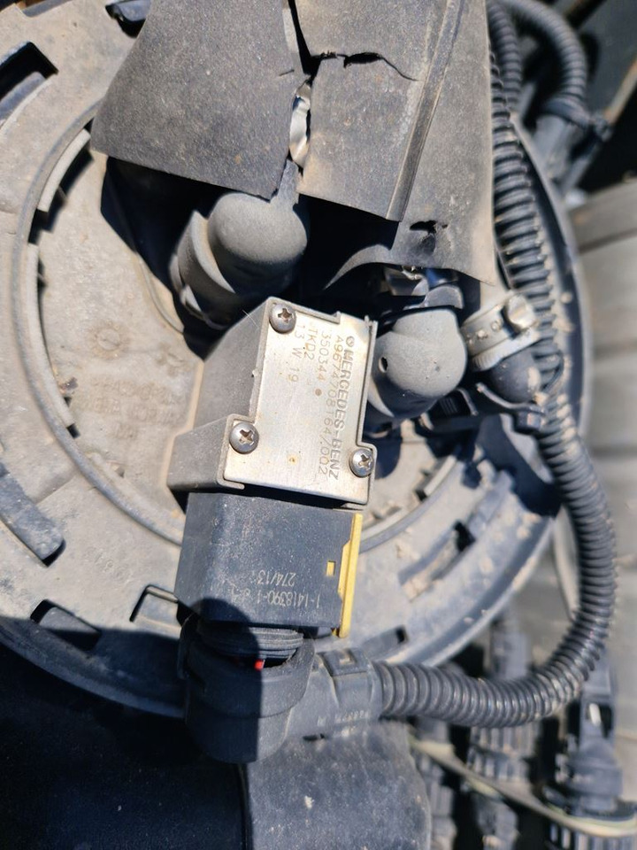 MERCEDES-BENZ ATEGO - A 970 470 0815 - AdBlue Tank voor Vrachtwagen: afbeelding 5 MERCEDES-BENZ ATEGO - A 970 470 0815 - AdBlue Tank voor Vrachtwagen: afbeelding 5