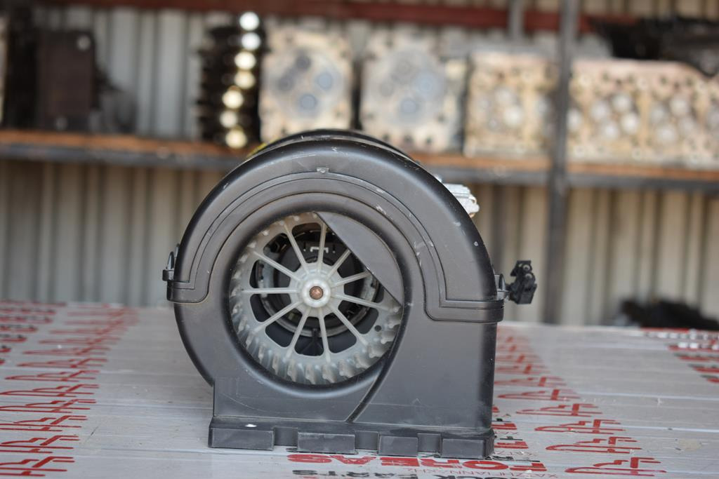 MERCEDES-BENZ SK RADIATOR MOTOR - Radiateur voor Vrachtwagen: afbeelding 1 MERCEDES-BENZ SK RADIATOR MOTOR - Radiateur voor Vrachtwagen: afbeelding 1