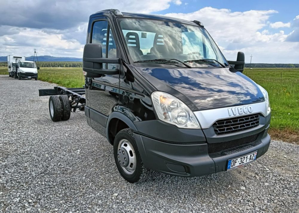 Iveco 35C13, 35C12, 35C14, 35C15 - Chassis vrachtwagen: afbeelding 1 Iveco 35C13, 35C12, 35C14, 35C15 - Chassis vrachtwagen: afbeelding 1