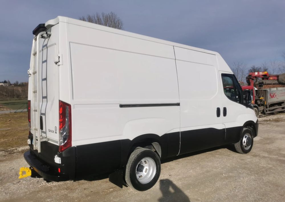 Iveco 35C13 Daily L3H2 bliźniak Klima 2.3-130KM 6-biegów Hak podwójne koła 35-130 L4H2 - Gesloten bestelwagen: afbeelding 5 Iveco 35C13 Daily L3H2 bliźniak Klima 2.3-130KM 6-biegów Hak podwójne koła 35-130 L4H2 - Gesloten bestelwagen: afbeelding 5