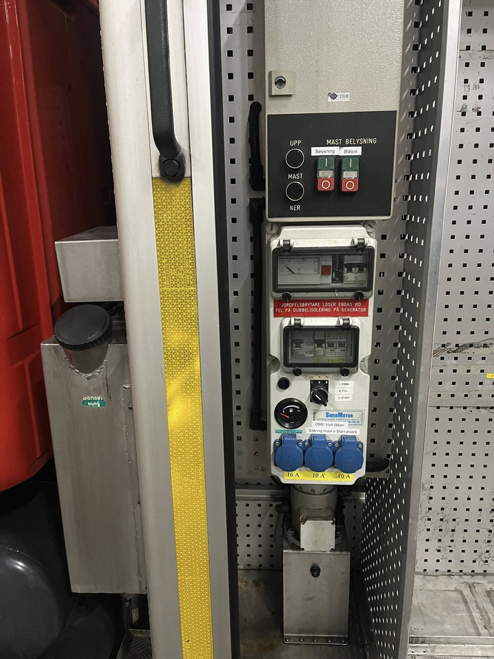 SCANIA P94GB 4x2 NZ310 - Fire engine - Brandweerwagen: afbeelding 5 SCANIA P94GB 4x2 NZ310 - Fire engine - Brandweerwagen: afbeelding 5