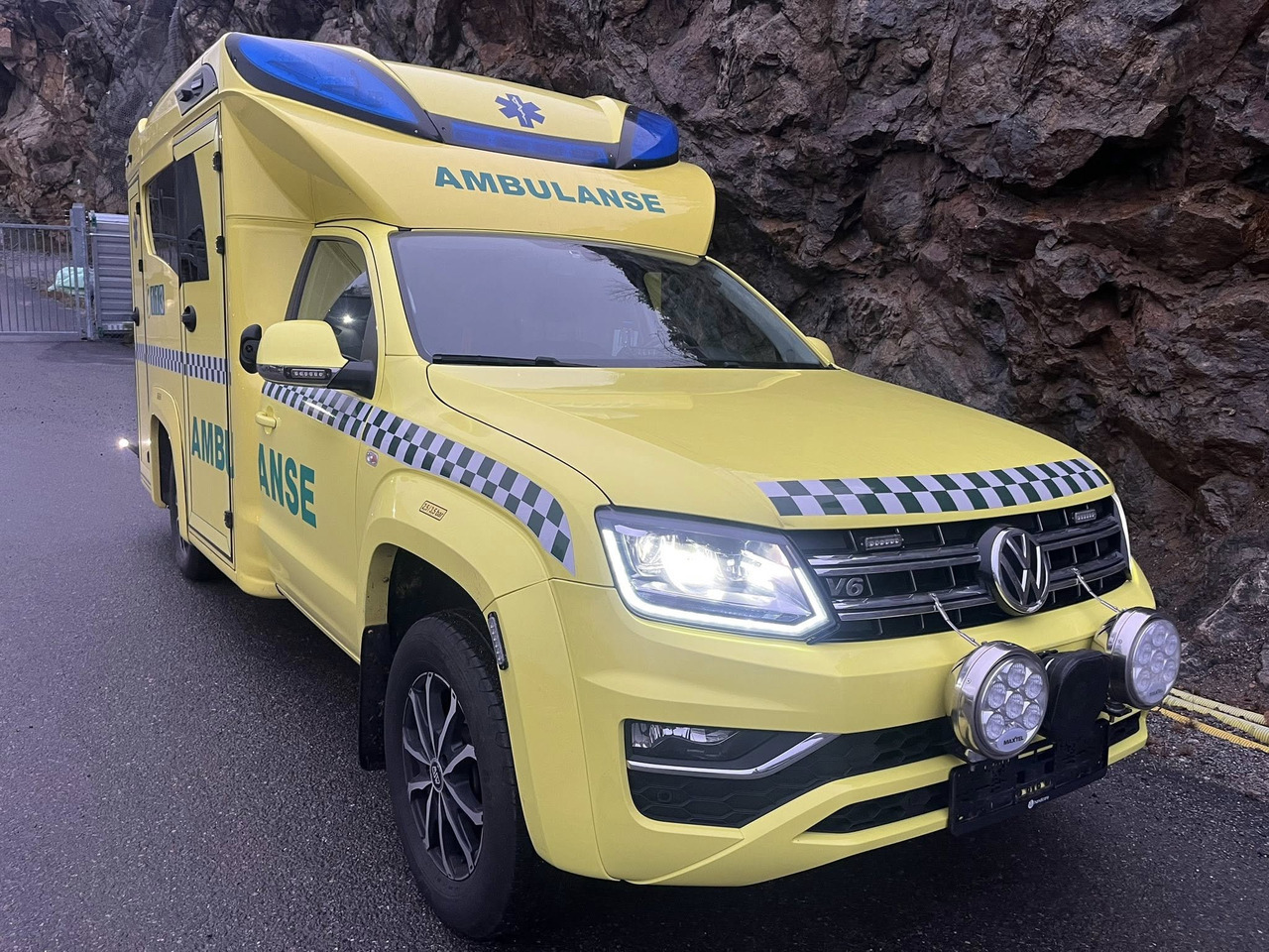 VOLKSWAGEN Amarok XL 4motion - RESERVERAD !! - Ambulance: afbeelding 2 VOLKSWAGEN Amarok XL 4motion - RESERVERAD !! - Ambulance: afbeelding 2