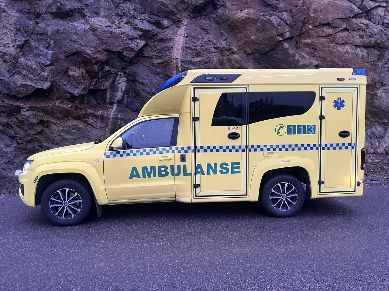 VOLKSWAGEN Amarok XL 4motion - RESERVERAD !! - Ambulance: afbeelding 3 VOLKSWAGEN Amarok XL 4motion - RESERVERAD !! - Ambulance: afbeelding 3