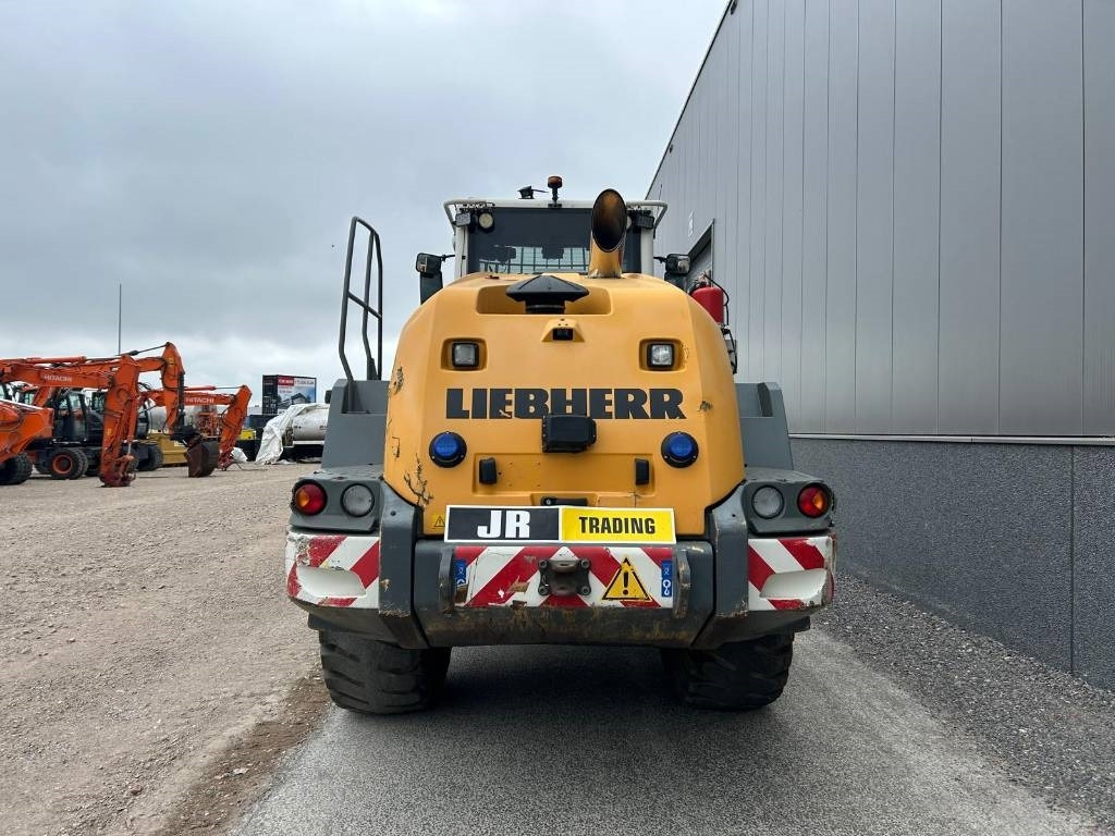 Liebherr L 550 (Comes with High-tip - Mit Hochkipper) - Wiellader: afbeelding 4 Liebherr L 550 (Comes with High-tip - Mit Hochkipper) - Wiellader: afbeelding 4