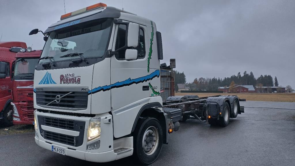 Volvo FH13 6x2 alusta, manuaalivaihteisto - Chassis vrachtwagen: afbeelding 1 Volvo FH13 6x2 alusta, manuaalivaihteisto - Chassis vrachtwagen: afbeelding 1