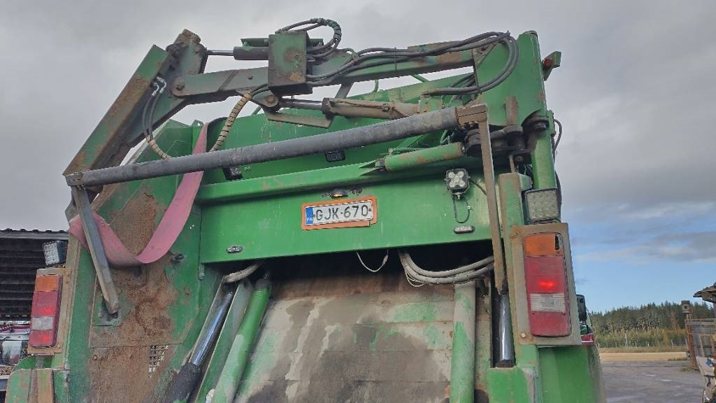 Volvo FM330 6x2 Norba pakkaaja,molokki nostin, manuaali - Vuilniswagen: afbeelding 3 Volvo FM330 6x2 Norba pakkaaja,molokki nostin, manuaali - Vuilniswagen: afbeelding 3