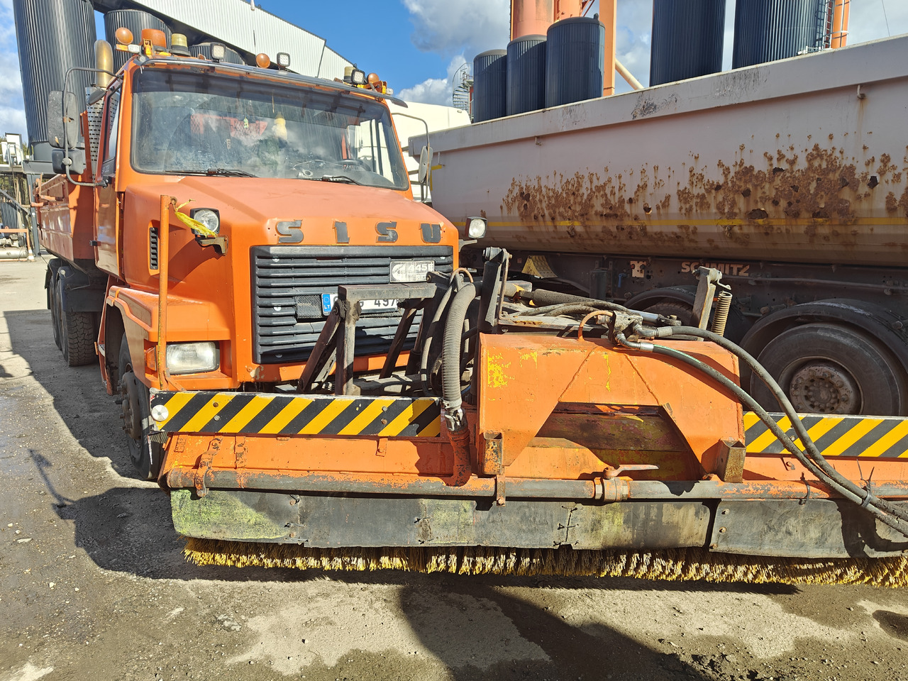 SISU SR 332 - Kipper vrachtwagen: afbeelding 2 SISU SR 332 - Kipper vrachtwagen: afbeelding 2