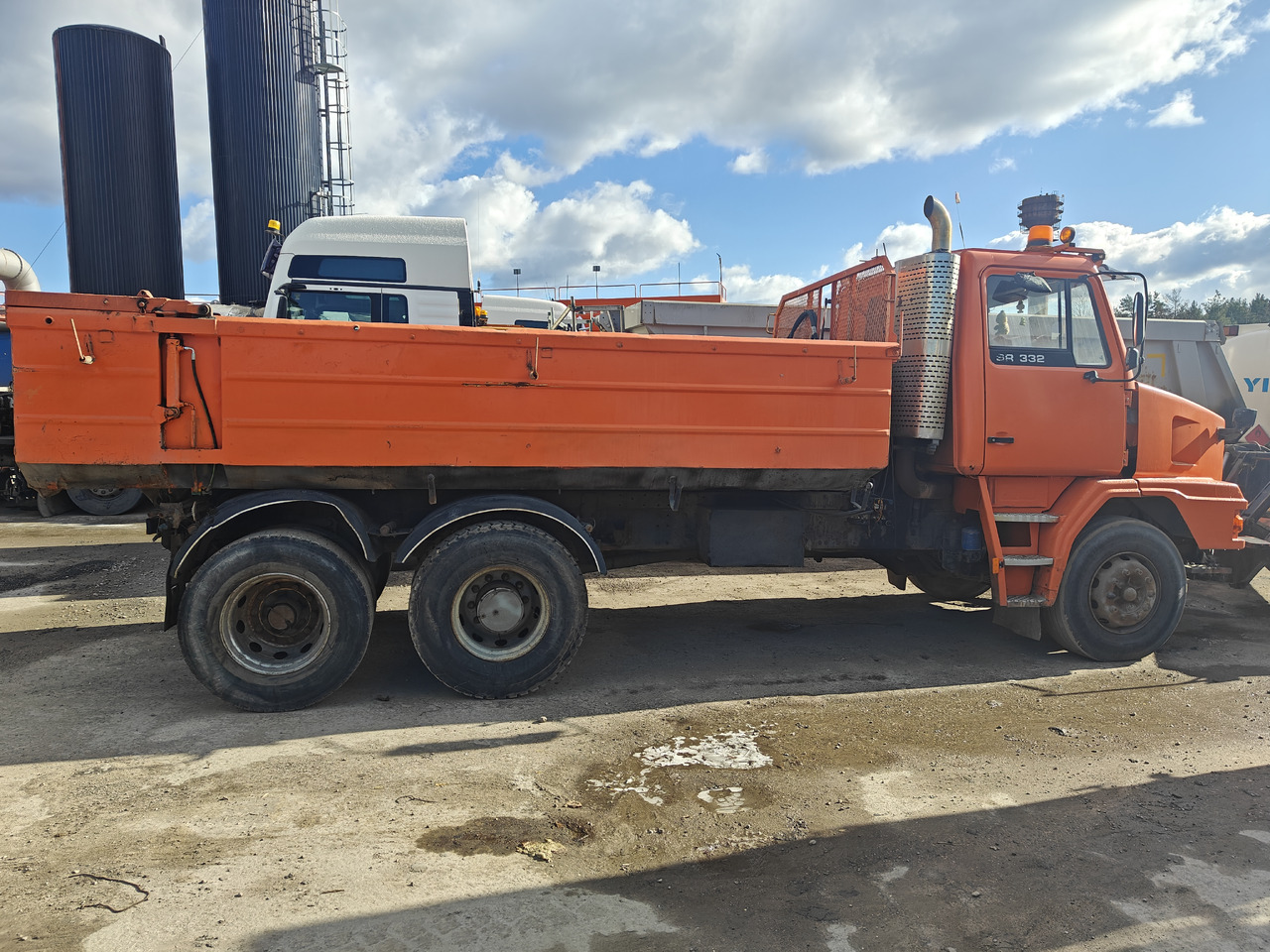SISU SR 332 - Kipper vrachtwagen: afbeelding 1 SISU SR 332 - Kipper vrachtwagen: afbeelding 1