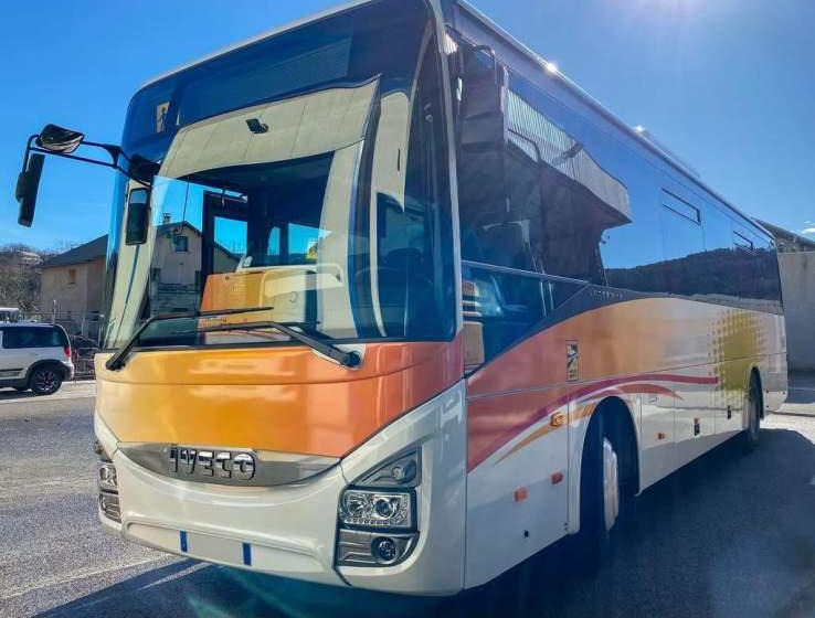Iveco CROSSWAY/ DŁUGOŚĆ 10.70 M / MANUAL / EURO 6 - Streekbus: afbeelding 1 Iveco CROSSWAY/ DŁUGOŚĆ 10.70 M / MANUAL / EURO 6 - Streekbus: afbeelding 1