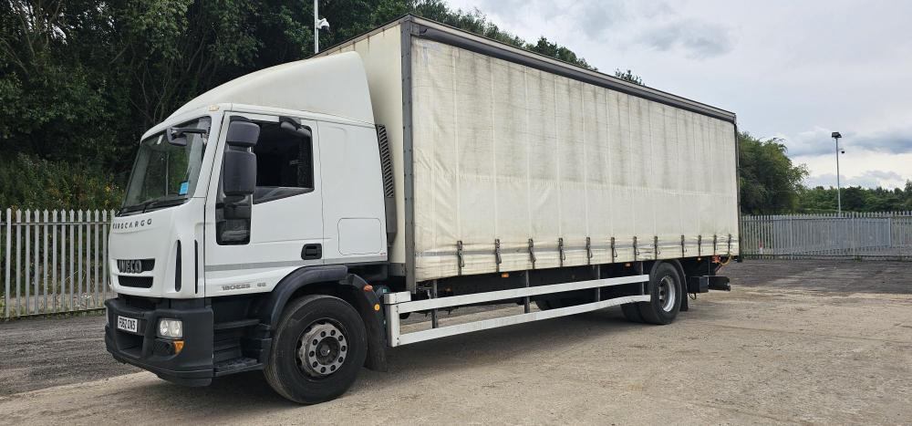 Iveco 18 ton curtain tail lift - Schuifzeilen vrachtwagen: afbeelding 3 Iveco 18 ton curtain tail lift - Schuifzeilen vrachtwagen: afbeelding 3