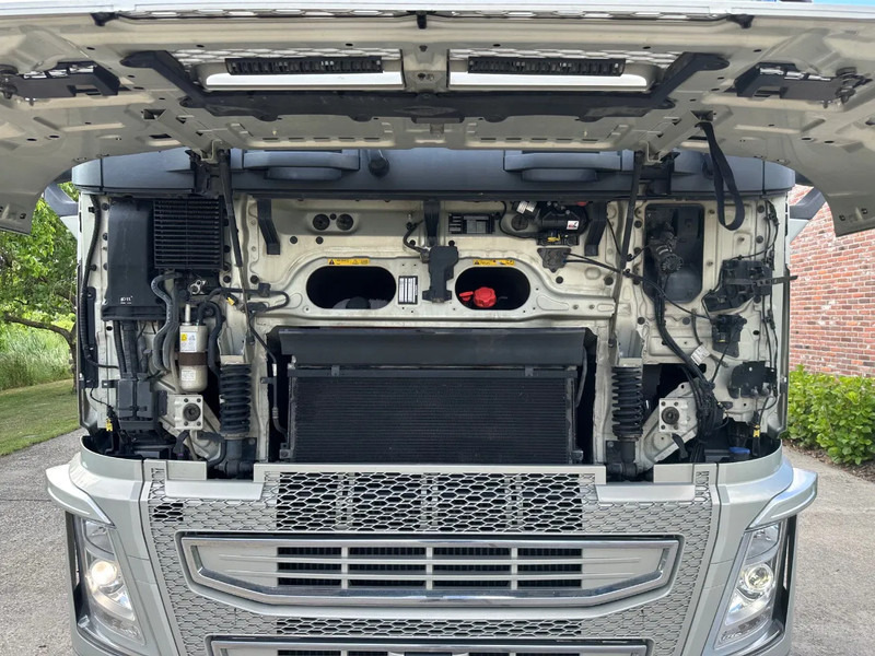 Volvo FH 460 / GLOBETROTTER / EURO 6 / I-Shift / HYDRAULIC / FULL AIR / NEW TACHO - Trekker: afbeelding 3 Volvo FH 460 / GLOBETROTTER / EURO 6 / I-Shift / HYDRAULIC / FULL AIR / NEW TACHO - Trekker: afbeelding 3