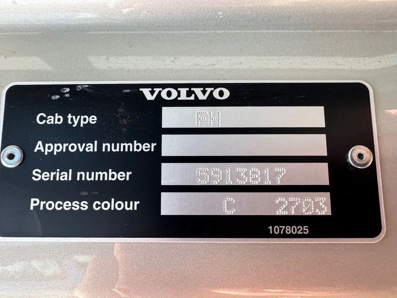 Trekker Volvo FH 460 / GLOBETROTTER / EURO 6 / I-Shift / HYDRAULIC / FULL AIR / NEW TACHO: afbeelding 18 Trekker Volvo FH 460 / GLOBETROTTER / EURO 6 / I-Shift / HYDRAULIC / FULL AIR / NEW TACHO: afbeelding 18