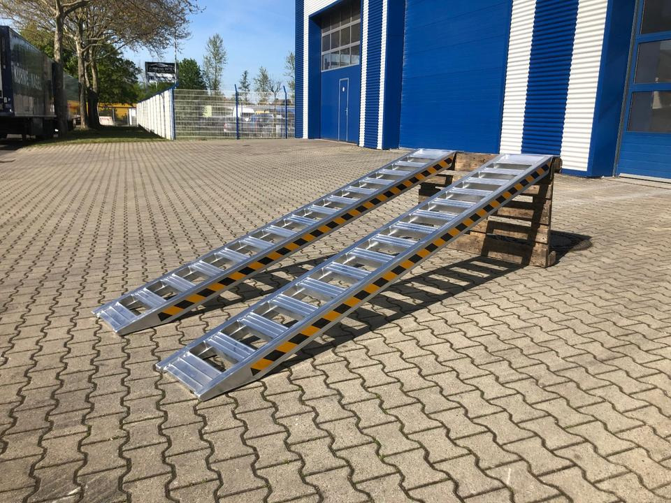 Alurampen Satz 2,5m 2000KG Minibagger Minilader Quad Auffahrrampe *INKL.19% MWST* - Laadbrug: afbeelding 1 Alurampen Satz 2,5m 2000KG Minibagger Minilader Quad Auffahrrampe *INKL.19% MWST* - Laadbrug: afbeelding 1