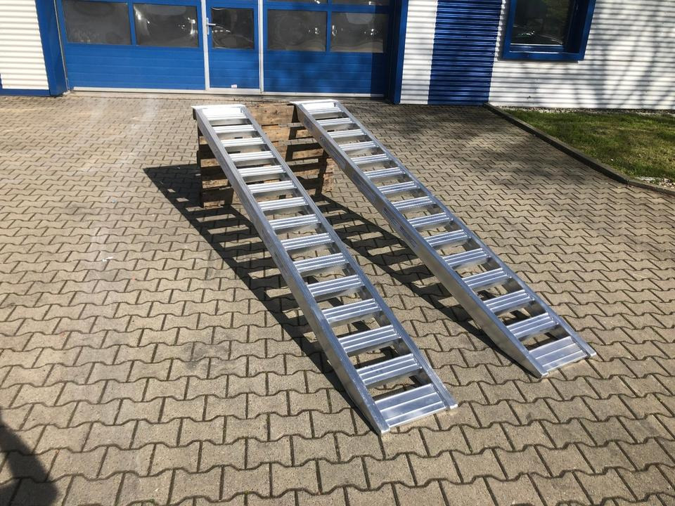 Alurampen Satz 2,5m 2000KG Minibagger Minilader Quad Auffahrrampe *INKL.19% MWST* - Laadbrug: afbeelding 5 Alurampen Satz 2,5m 2000KG Minibagger Minilader Quad Auffahrrampe *INKL.19% MWST* - Laadbrug: afbeelding 5