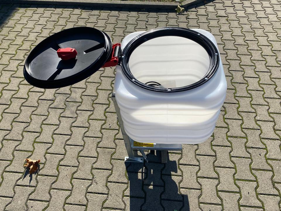 Elektrischer Salzstreuer / Universalstreuer / Winterdienst / 12V / INKL.19% MWST *SOFORT!* - Zout/ Zandstrooier: afbeelding 4 Elektrischer Salzstreuer / Universalstreuer / Winterdienst / 12V / INKL.19% MWST *SOFORT!* - Zout/ Zandstrooier: afbeelding 4
