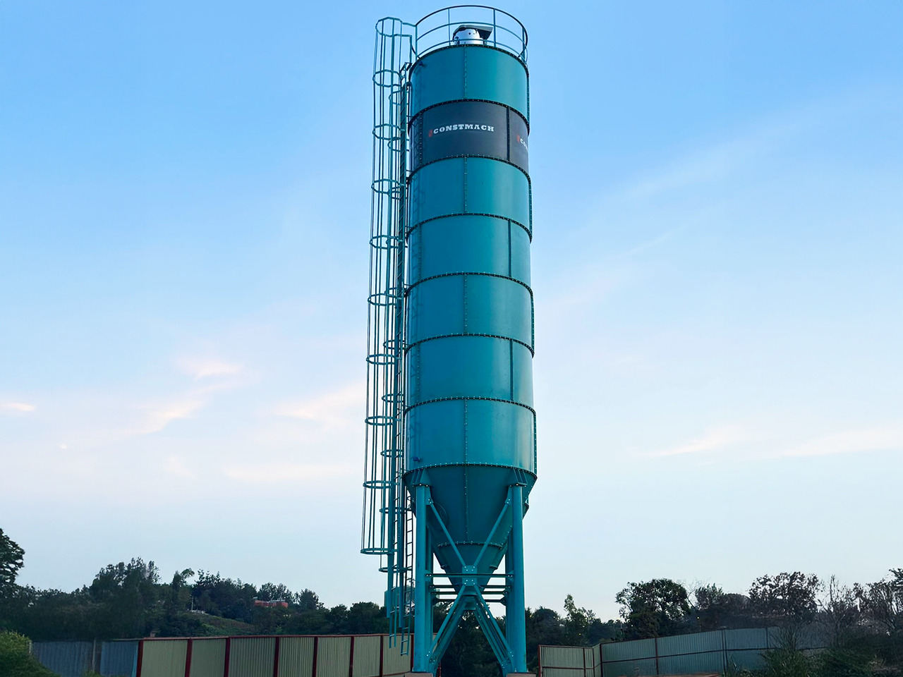 Constmach 100 Ton Capacity Cement Silo - Cement silo: afbeelding 1 Constmach 100 Ton Capacity Cement Silo - Cement silo: afbeelding 1