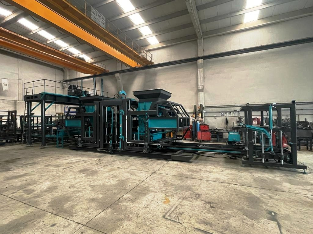 Constmach Machine de Fabrication de Blocs de Béton BS-25 (Machine de Pavage en Béton) - Betonblokmachine: afbeelding 2 Constmach Machine de Fabrication de Blocs de Béton BS-25 (Machine de Pavage en Béton) - Betonblokmachine: afbeelding 2