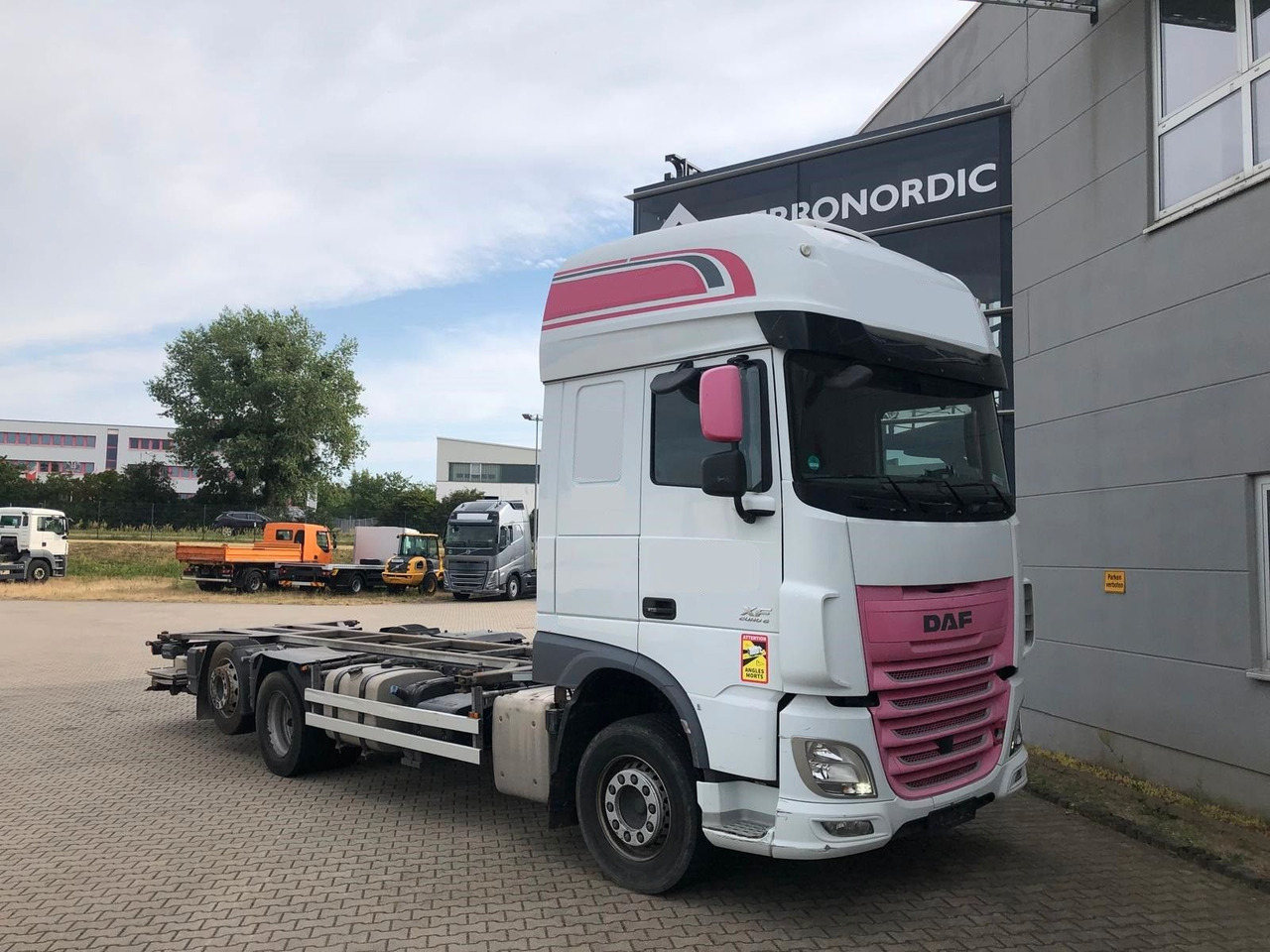 DAF XF460SSC Lenk/Lift*LBW*Standkl*Mega*NeueKuppl. - Containertransporter/ Wissellaadbak vrachtwagen: afbeelding 1 DAF XF460SSC Lenk/Lift*LBW*Standkl*Mega*NeueKuppl. - Containertransporter/ Wissellaadbak vrachtwagen: afbeelding 1