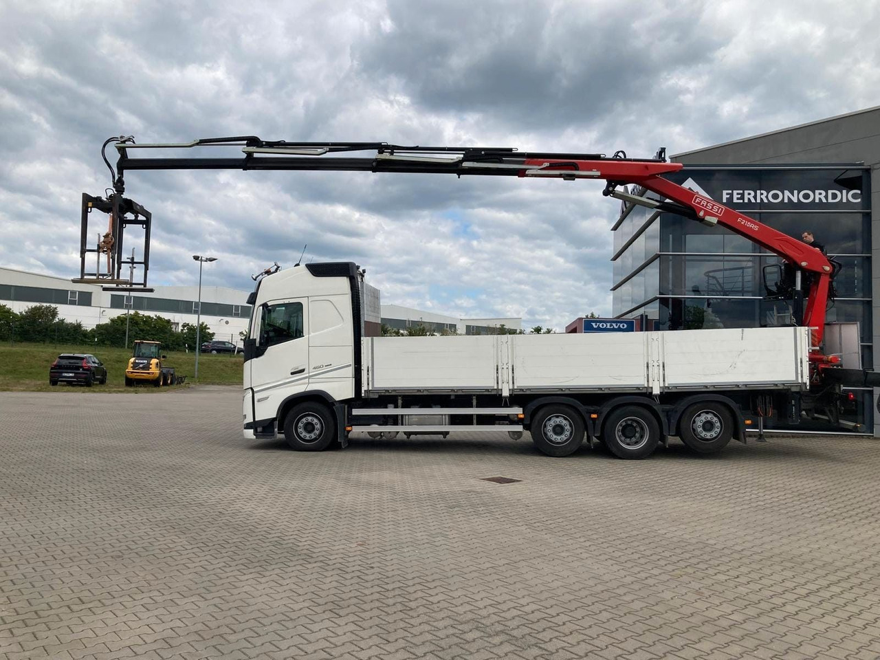 Volvo FH460 8x2 TRIDEM VLA&NLA gelenkt*FASSI F215AS.24 - Kraanwagen: afbeelding 1 Volvo FH460 8x2 TRIDEM VLA&NLA gelenkt*FASSI F215AS.24 - Kraanwagen: afbeelding 1