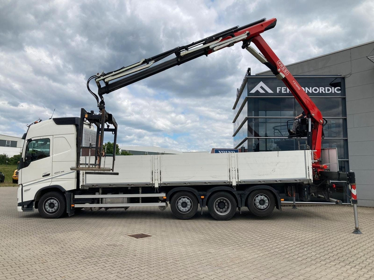 Volvo FH460 8x2 TRIDEM VLA&NLA gelenkt*FASSI F215AS.24 - Kraanwagen: afbeelding 4 Volvo FH460 8x2 TRIDEM VLA&NLA gelenkt*FASSI F215AS.24 - Kraanwagen: afbeelding 4