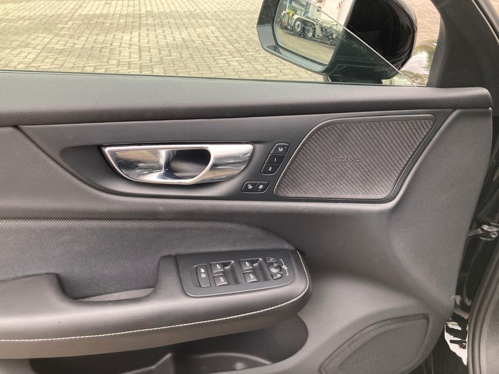 Volvo S60 T5 Lim. R-Design Volvo S60 T5 Lim. R-Design - Sedan: afbeelding 5 Volvo S60 T5 Lim. R-Design Volvo S60 T5 Lim. R-Design - Sedan: afbeelding 5