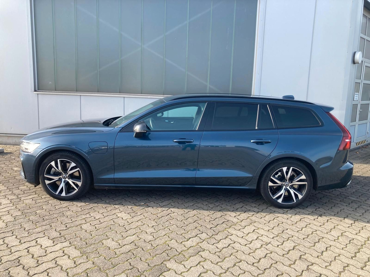 Volvo V60 T8 R Design Recharge Plug-In Hybrid AWD - Stationwagen: afbeelding 3 Volvo V60 T8 R Design Recharge Plug-In Hybrid AWD - Stationwagen: afbeelding 3