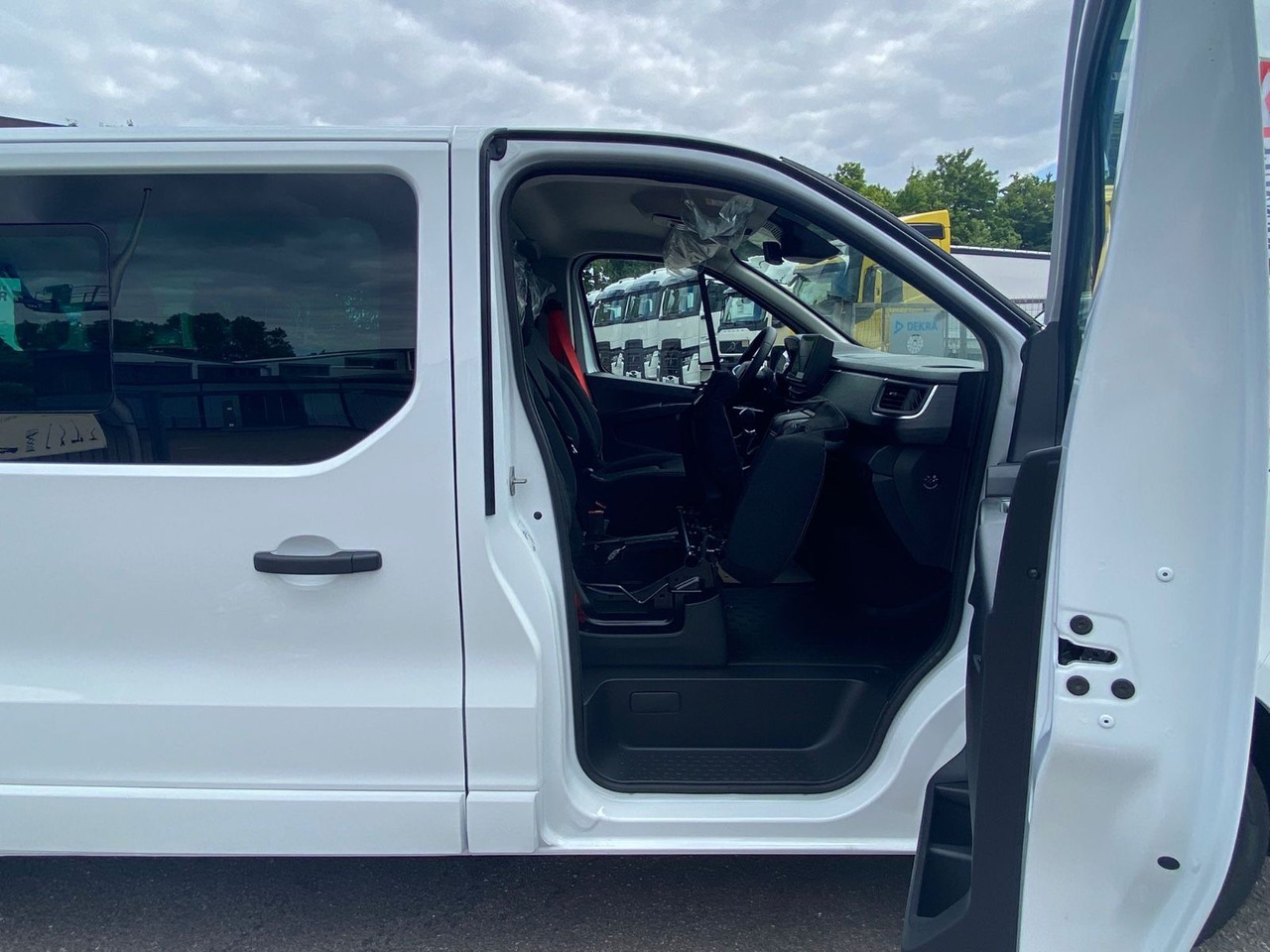 Renault TRAFIC RED KOMBI - Minibus, Personenvervoer: afbeelding 3 Renault TRAFIC RED KOMBI - Minibus, Personenvervoer: afbeelding 3
