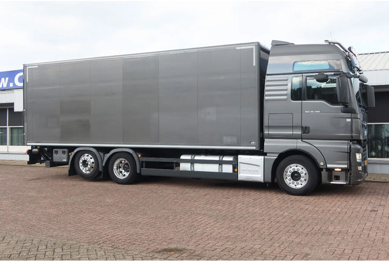 MAN TGX 26.500 6x2 Bak + Klep 3000 KG, FULL AIR SUSPENSION, SKY- LIGHTS. - Bakwagen: afbeelding 2 MAN TGX 26.500 6x2 Bak + Klep 3000 KG, FULL AIR SUSPENSION, SKY- LIGHTS. - Bakwagen: afbeelding 2